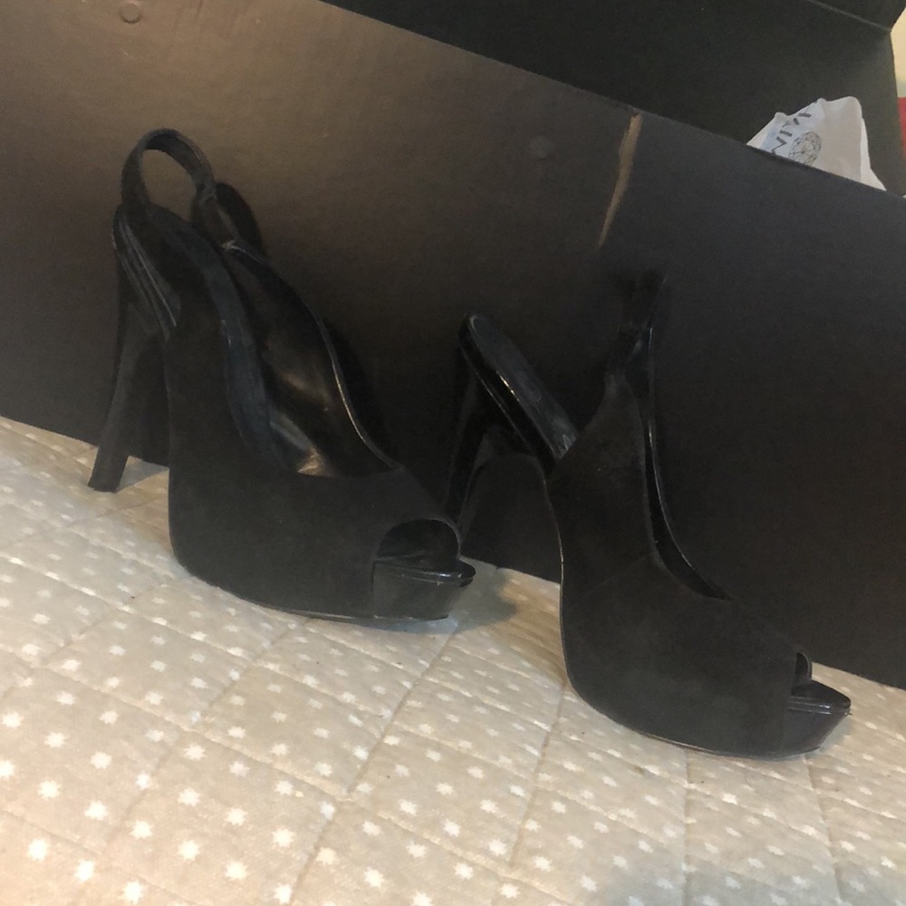 SIMPLE & CLASSIC! - Picture 2 of 5
